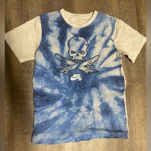 Nike Skateboarding skull t-shirt